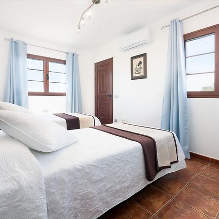 Villa Feel Tias Bagian luar foto