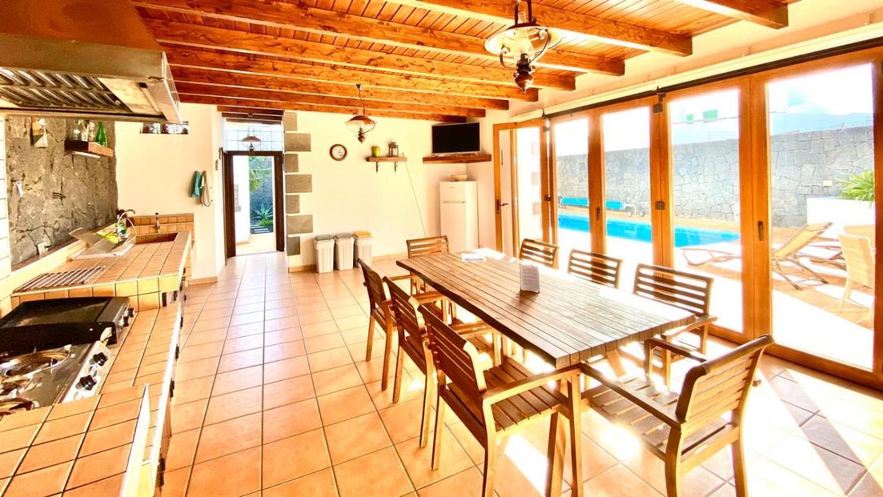 Villa Feel Tias Bagian luar foto