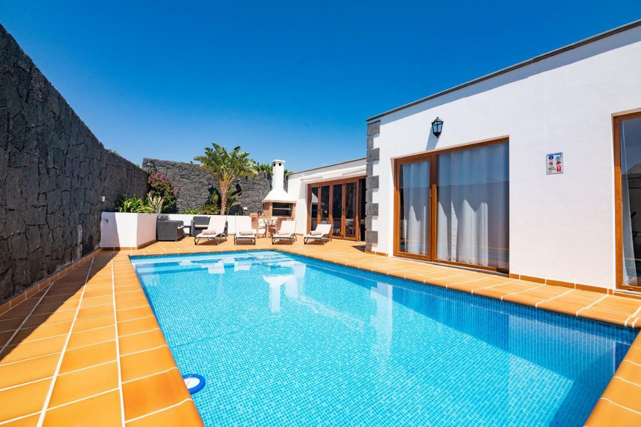 Villa Feel Tias Bagian luar foto
