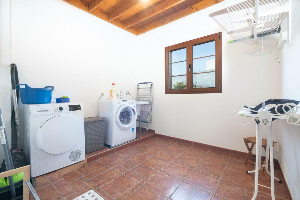 Villa Feel Tias Bagian luar foto