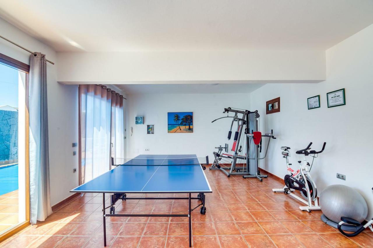Villa Feel Tias Bagian luar foto