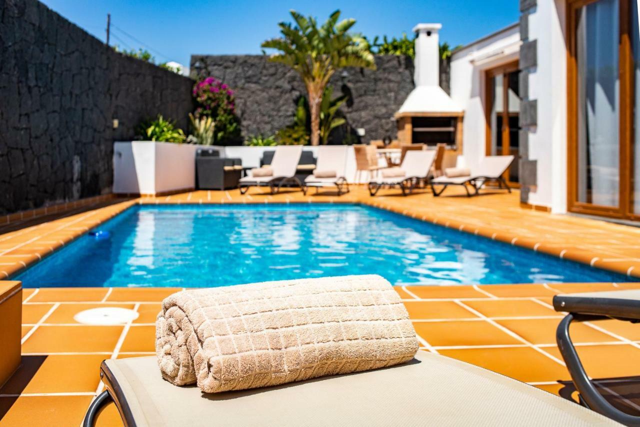 Villa Feel Tias Bagian luar foto
