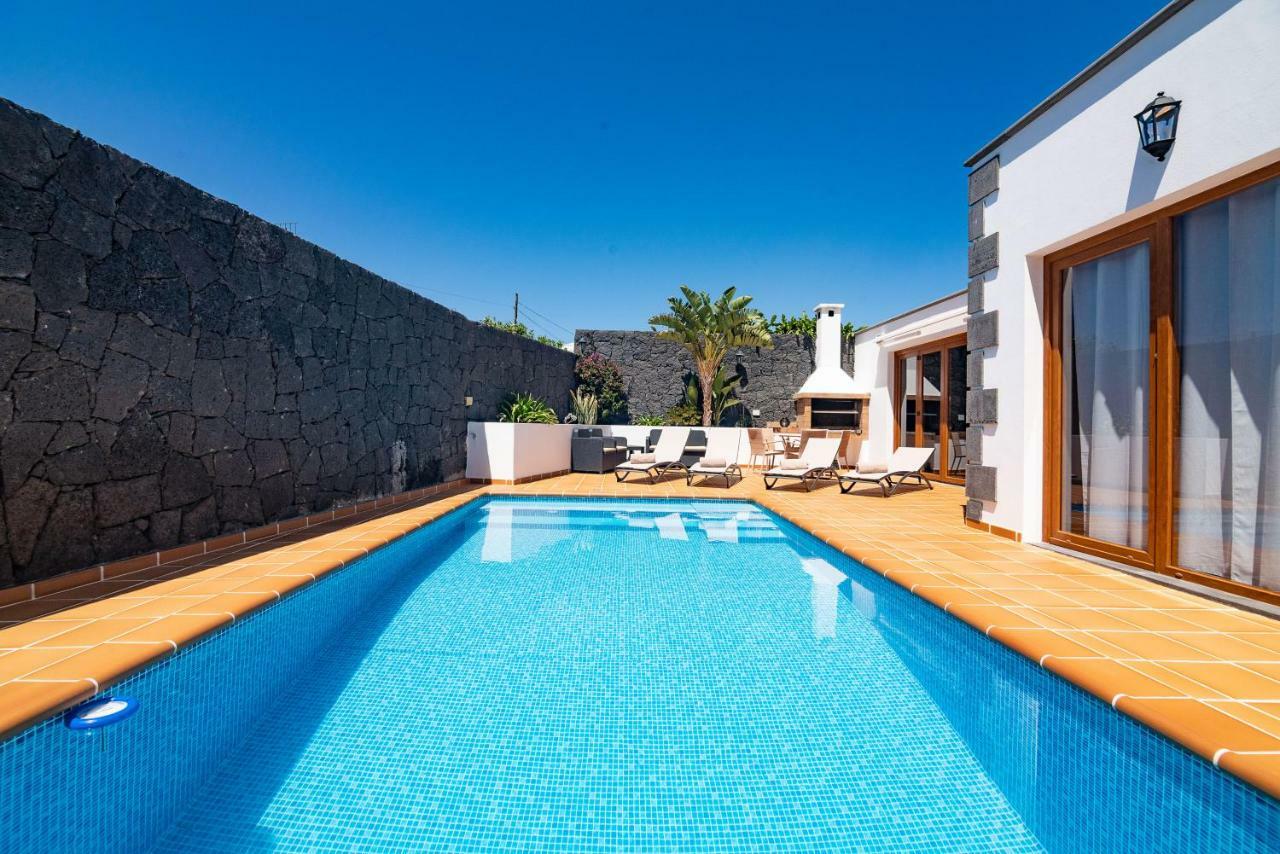 Villa Feel Tias Bagian luar foto